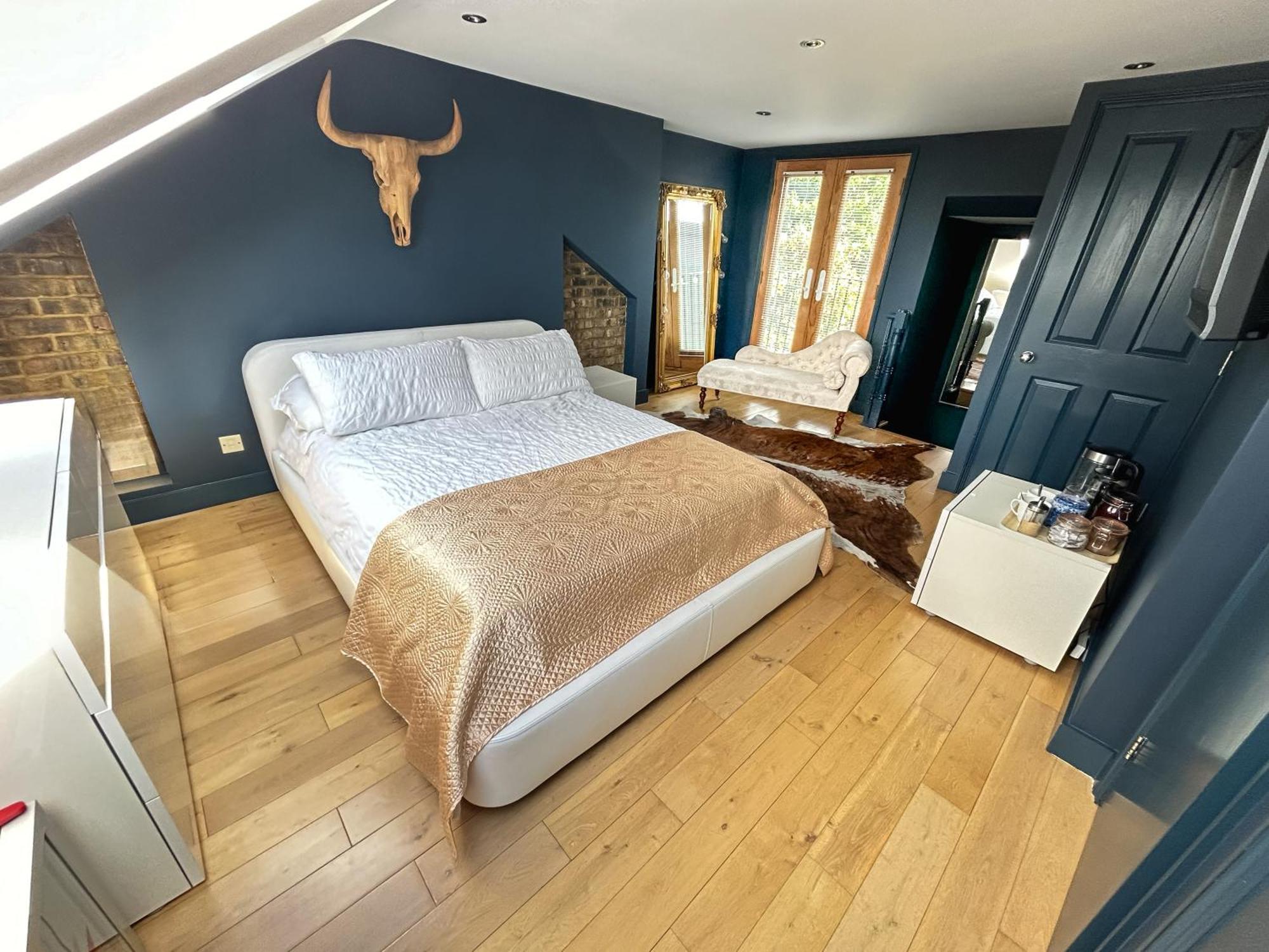 The Crown Loft Ensuite Luxury Accomodation Kingston upon Thames  Exterior photo